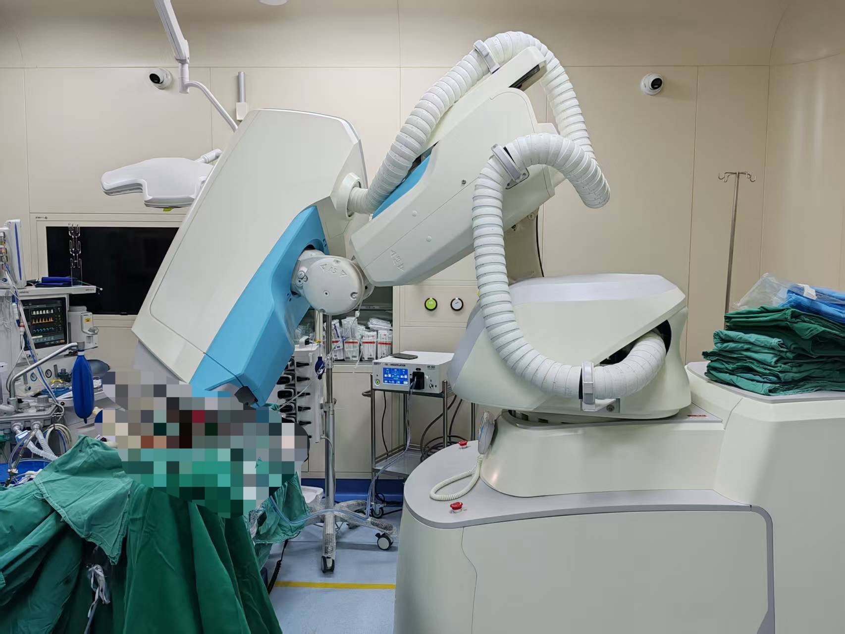 Another Minimally Invasive Laparoscopic IORT Procedure for Rectal Cancer Completed with Fluorescence Guidance