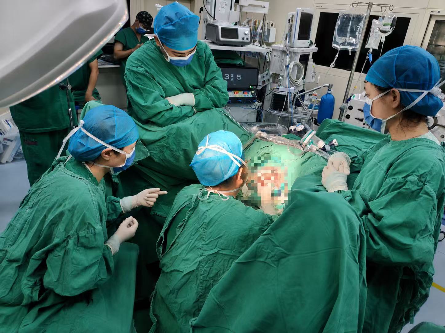 World’s First Laparoscopic IORT Procedure for Rectal Cancer Completed